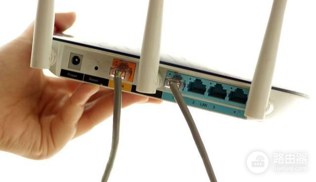 wifi路由器绑上电池(路由器上如何绑电池)