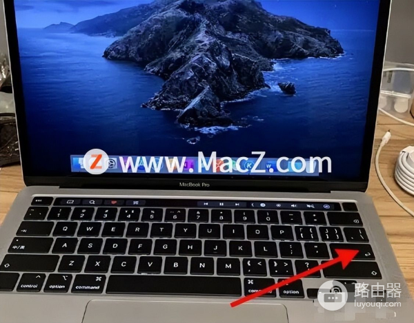 如何在Mac电脑中切换系统(电脑如何切换窗口)