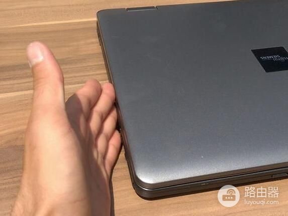 手把手教你如何安装笔记本硬盘(如何安装电脑硬盘)