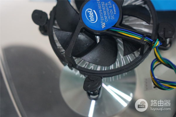 教你如何自己组装一台电脑(如何组装一台电脑)