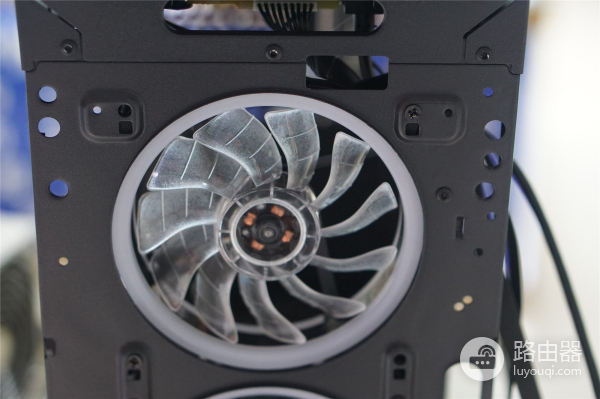 教你如何自己组装一台电脑(如何组装一台电脑)