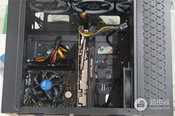 教你如何自己组装一台电脑(如何组装一台电脑)