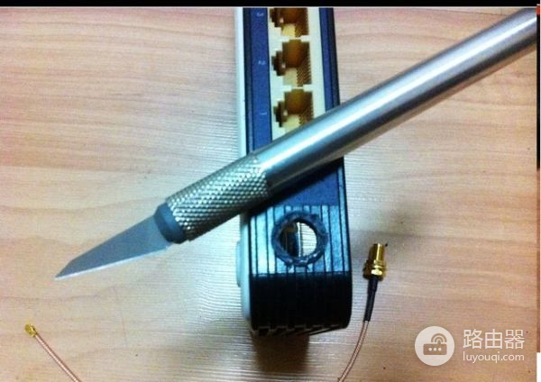 无线路由器外置天线怎么装(无线路由器如何加装外接天线)