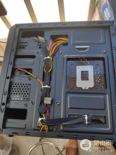 办公电脑背板走线(电脑如何走线)