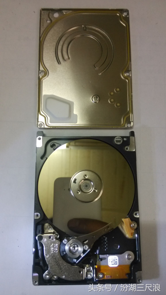 笔记本硬盘拆开内部图解(电脑硬盘如何拆卸)