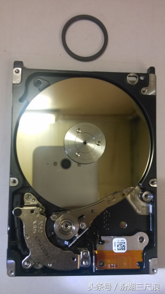 笔记本硬盘拆开内部图解(电脑硬盘如何拆卸)