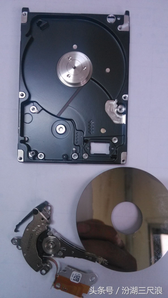 笔记本硬盘拆开内部图解(电脑硬盘如何拆卸)
