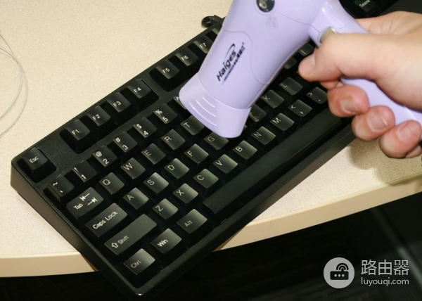 电脑键盘怎么清洗(如何清理笔记本电脑键盘)
