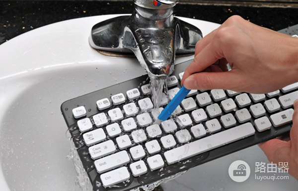 电脑键盘怎么清洗(如何清理笔记本电脑键盘)