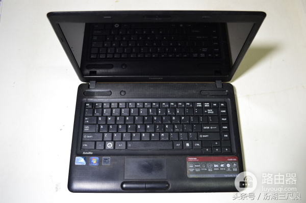 东芝C600笔记本电脑拆机图解(如何拆解笔记本电脑)