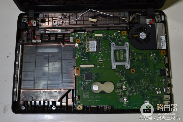 东芝C600笔记本电脑拆机图解(如何拆解笔记本电脑)