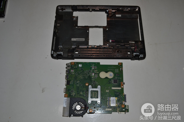 东芝C600笔记本电脑拆机图解(如何拆解笔记本电脑)