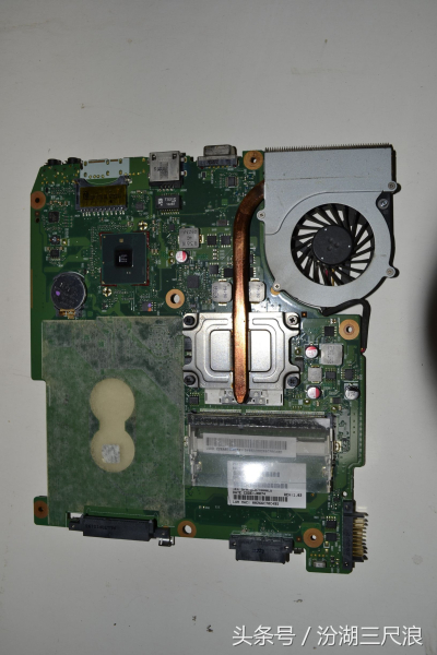 东芝C600笔记本电脑拆机图解(如何拆解笔记本电脑)