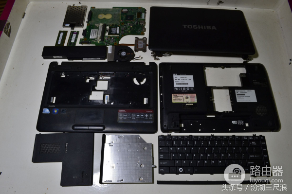 东芝C600笔记本电脑拆机图解(如何拆解笔记本电脑)