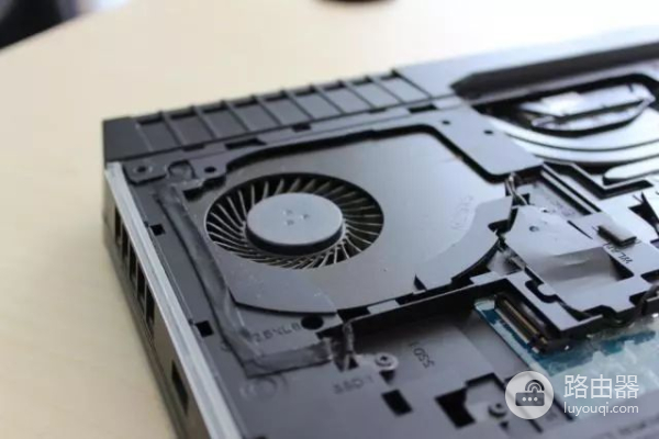 三分钟教你ALIENWARE如何除尘(笔记本电脑如何除尘)