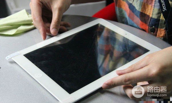 如何给手机平板贴膜(平板电脑如何贴膜)