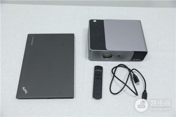 投影仪和笔记本电脑怎么连接(如何用电脑连接投影仪)