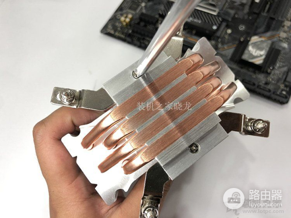 自己如何组装电脑主机(组装电脑如何配置)