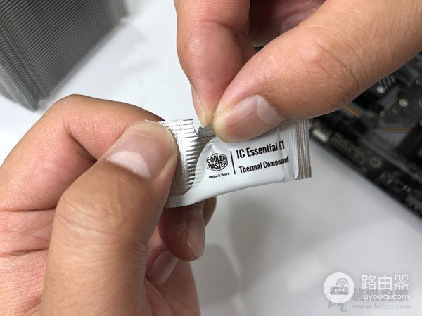 自己如何组装电脑主机(组装电脑如何配置)