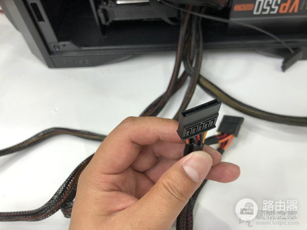 自己如何组装电脑主机(组装电脑如何配置)