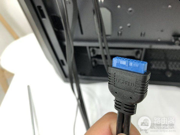 自己如何组装电脑主机(组装电脑如何配置)