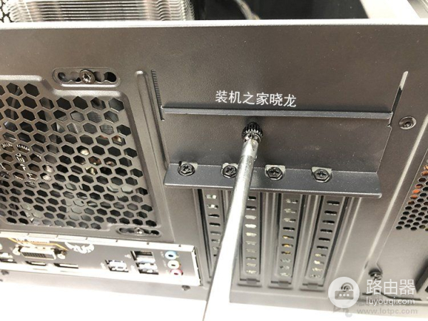 自己如何组装电脑主机(组装电脑如何配置)