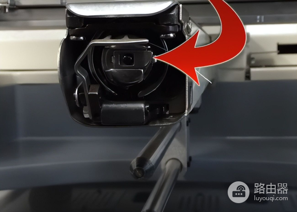 如何更换电脑绣花机底线(电脑绣花机如何调线)