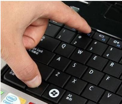 笔记本电脑触摸板如何打开和关闭(电脑开关如何)