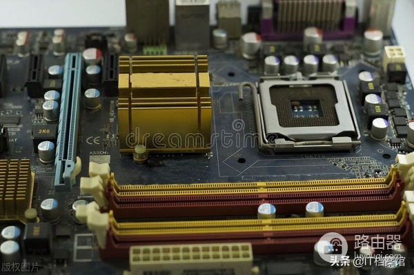 如何组装一台自己的电脑(如何自己组装一个电脑)