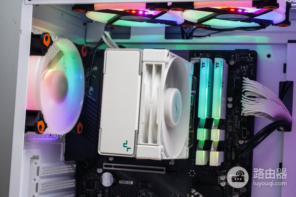 颜值在线,性能可靠。朋友组装的电脑我爱了!附详细装机过程