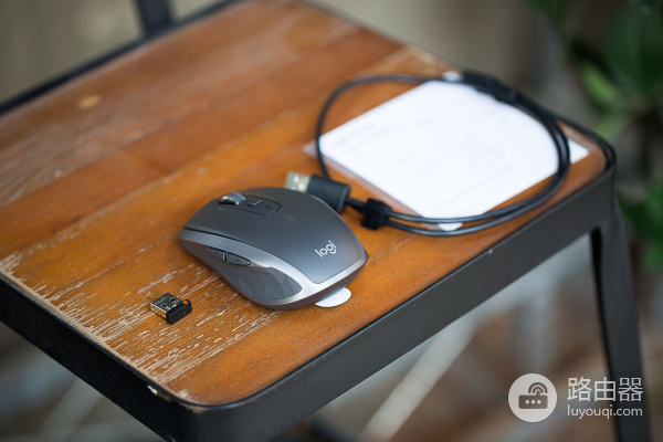 一只鼠标可以控制两台电脑(一个鼠标可以控制两台电脑)