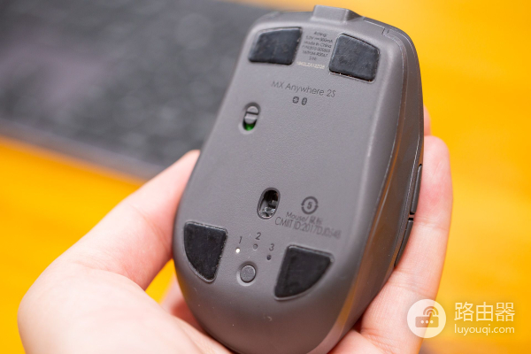 一只鼠标可以控制两台电脑(一个鼠标可以控制两台电脑)