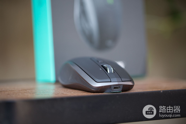 一只鼠标可以控制两台电脑(一个鼠标可以控制两台电脑)