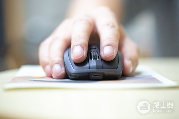 一只鼠标可以控制两台电脑(一个鼠标可以控制两台电脑)