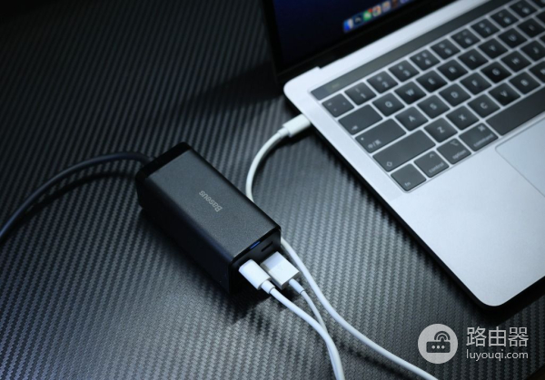 多口输出闪电快充，用倍思多口充电器告别桌面杂乱无章