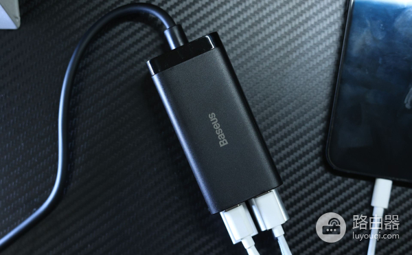 多口输出闪电快充，用倍思多口充电器告别桌面杂乱无章