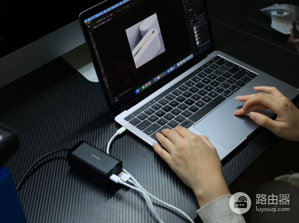 多口输出闪电快充，用倍思多口充电器告别桌面杂乱无章