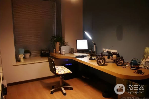 电脑桌选购技巧(如何买电脑桌)