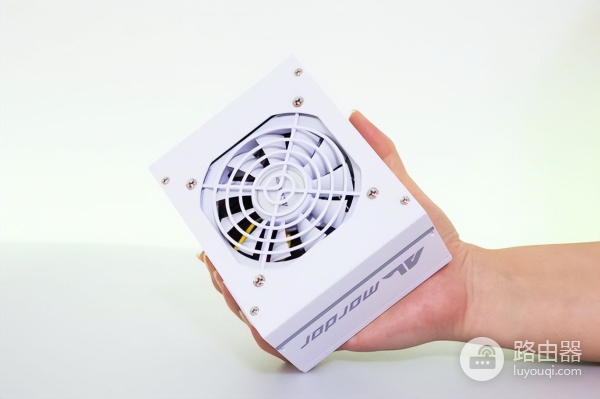 桌面电脑越小越好(电脑桌面特别小)