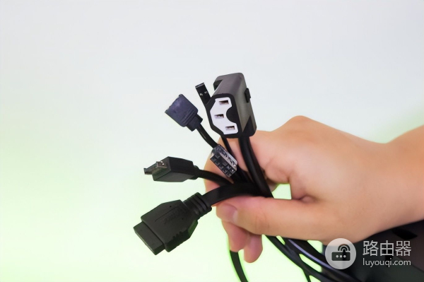 桌面电脑越小越好(电脑桌面特别小)