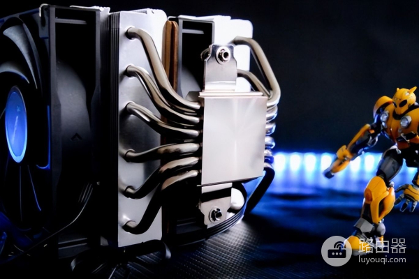 桌面电脑越小越好(电脑桌面特别小)