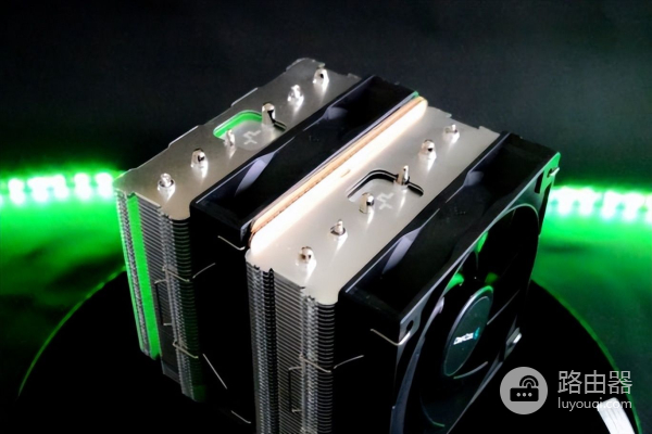 桌面电脑越小越好(电脑桌面特别小)