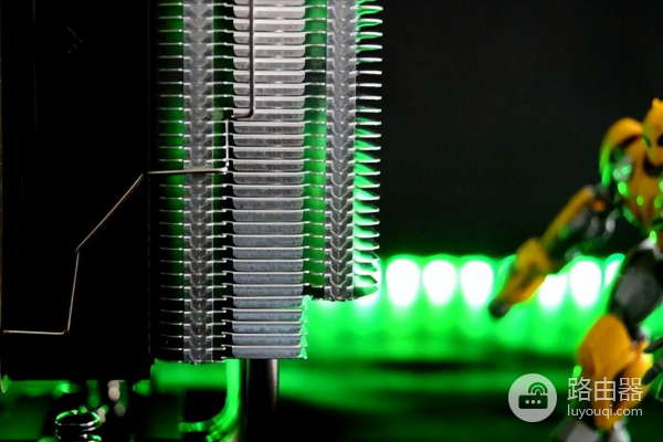 桌面电脑越小越好(电脑桌面特别小)