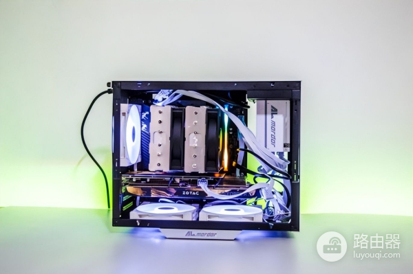 桌面电脑越小越好(电脑桌面特别小)