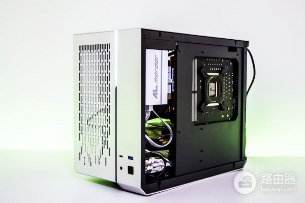 桌面电脑越小越好(电脑桌面特别小)