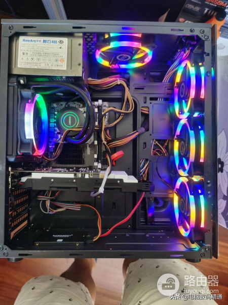 教大家如何组装一台高性能电脑(如何自己配置电脑)