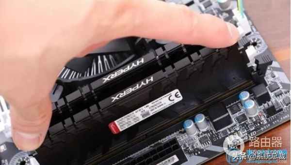 发现电脑显示器黑屏了怎么办(打开电脑显示器黑屏怎么办)