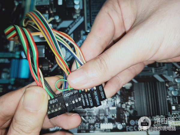 电脑主机跳线怎么接(电脑主机跳线怎么接线图解)