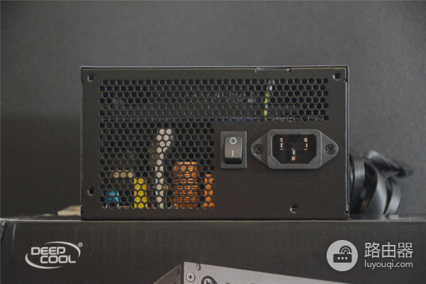 用淘汰硬件给弟弟装个游戏电脑,这配置玩几年,附装机过程