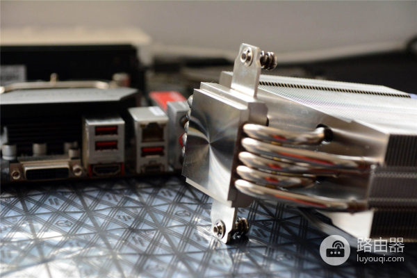 用淘汰硬件给弟弟装个游戏电脑,这配置玩几年,附装机过程